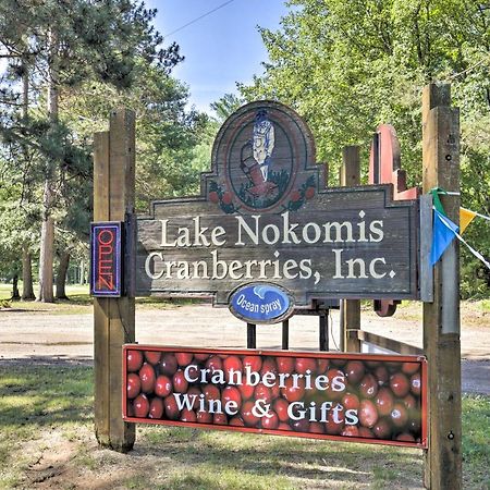 Simple Cranberry And Wine Farm Home With Fire Pit! Eagle River Exterior photo