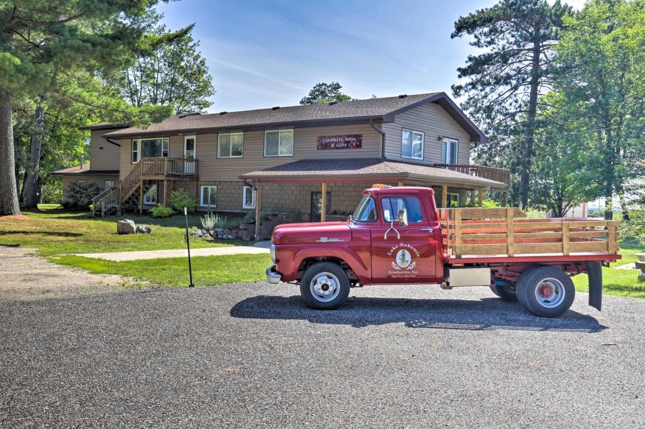 Simple Cranberry And Wine Farm Home With Fire Pit! Eagle River Exterior photo