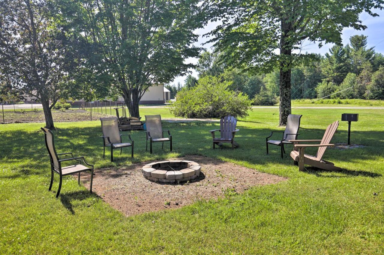 Simple Cranberry And Wine Farm Home With Fire Pit! Eagle River Exterior photo
